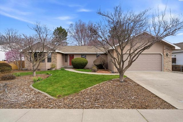 628 Meadows Dr East, Richland, WA 99352