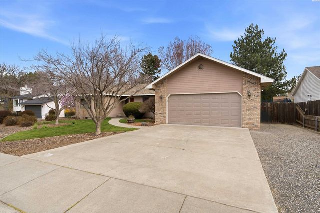 628 Meadows Dr East, Richland, WA 99352