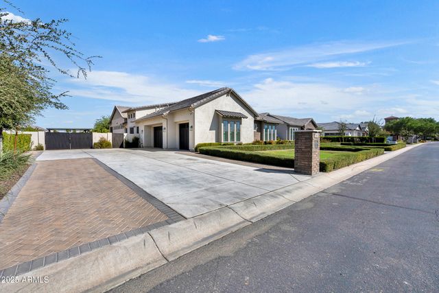 2652 E PELICAN Court, Gilbert, AZ 85297
