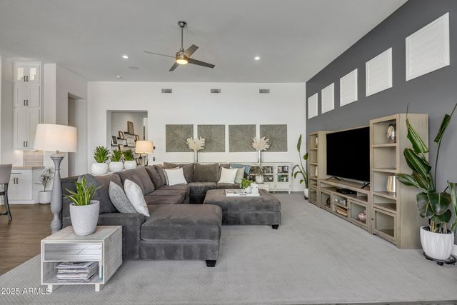 2652 E PELICAN Court, Gilbert, AZ 85297