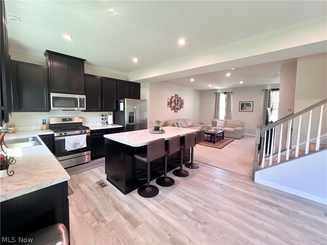 4025 N Steels Circle, Stow, OH 44224