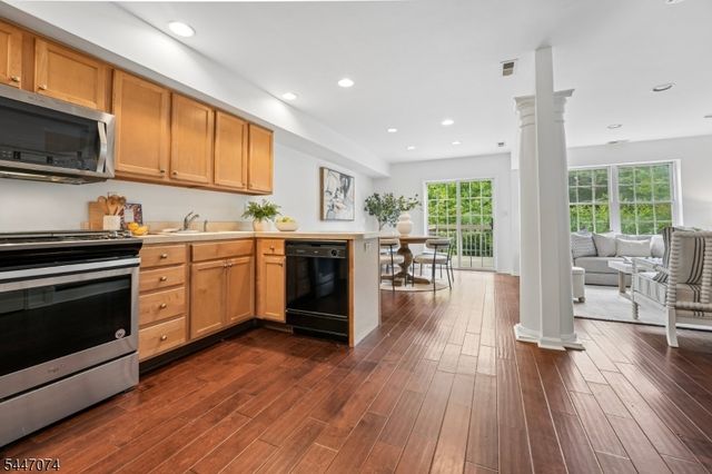 14 Helen Way, Berkeley Heights Twp., NJ 07922