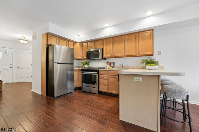 14 Helen Way, Berkeley Heights Twp., NJ 07922