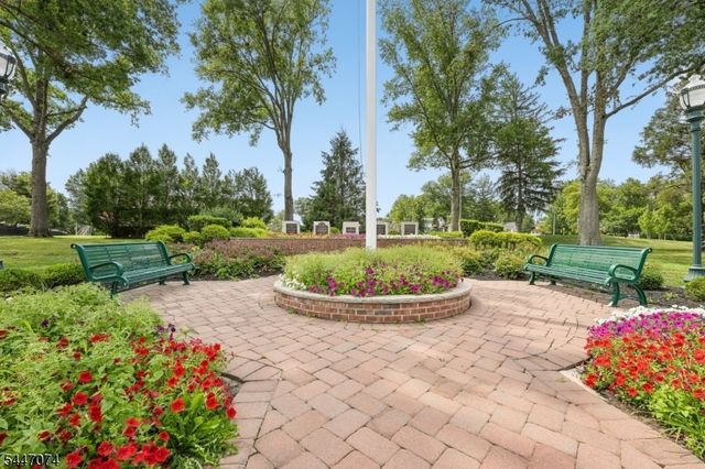 14 Helen Way, Berkeley Heights Twp., NJ 07922