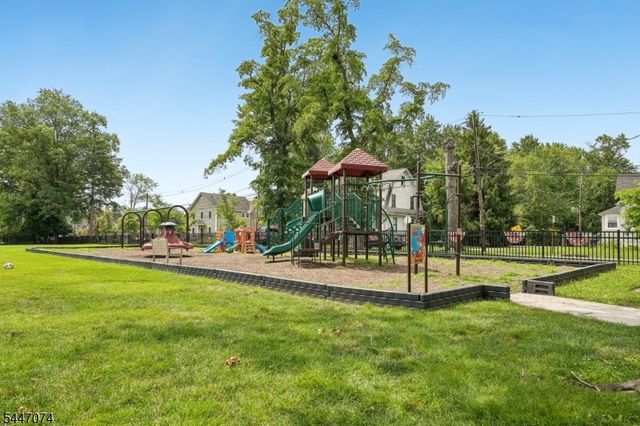 14 Helen Way, Berkeley Heights Twp., NJ 07922