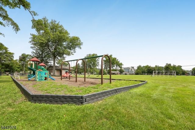 14 Helen Way, Berkeley Heights Twp., NJ 07922