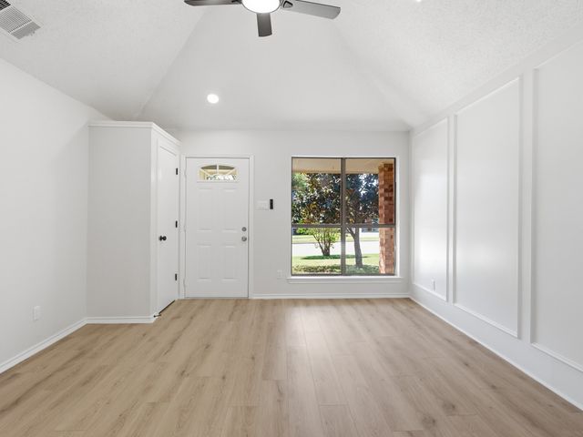 749 Red Oak Drive, Lewisville, TX 75067