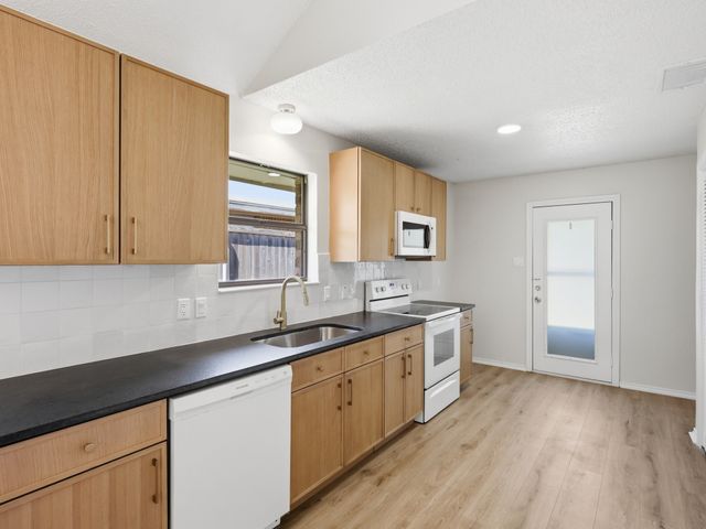 749 Red Oak Drive, Lewisville, TX 75067