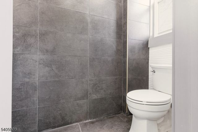 41 Girard Pl, Newark City, NJ 07108