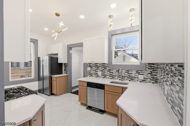 41 Girard Pl, Newark City, NJ 07108