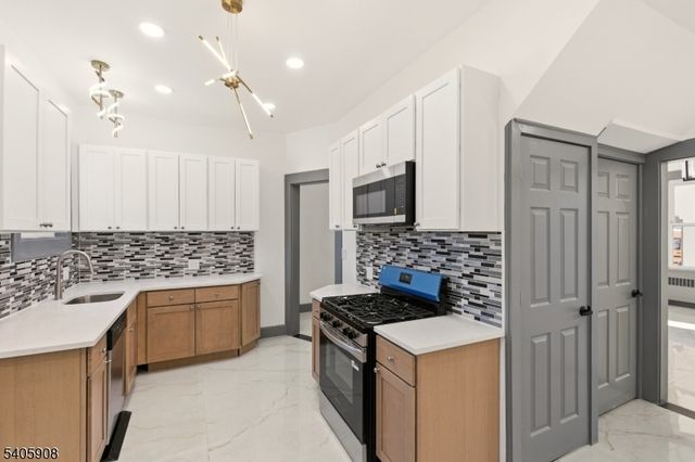 41 Girard Pl, Newark City, NJ 07108