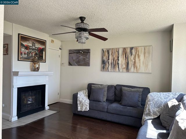 4 Sheffield Ct, San Pablo, CA 94806