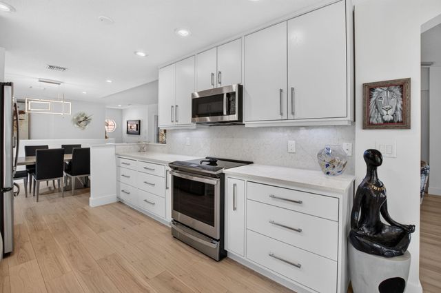 12467 Crystal Pointe Drive 202, Boynton Beach, FL 33437