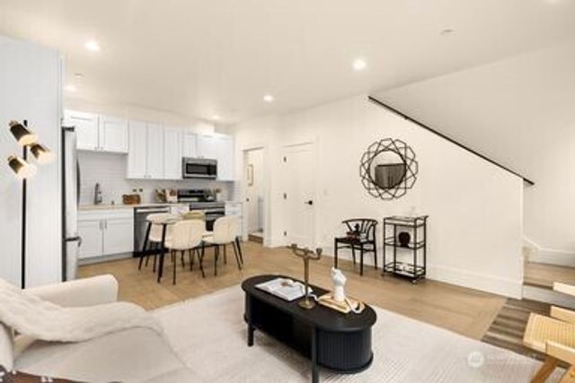 2411 SW 346th Street, Federal Way, WA 98023