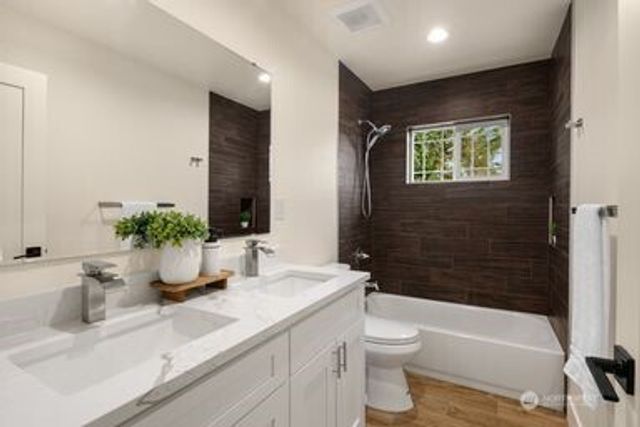 2411 SW 346th Street, Federal Way, WA 98023