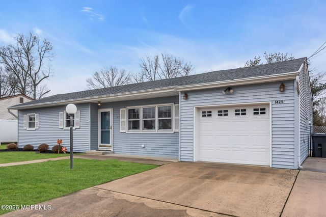 1425 Nevada Drive, Toms River, NJ 08753