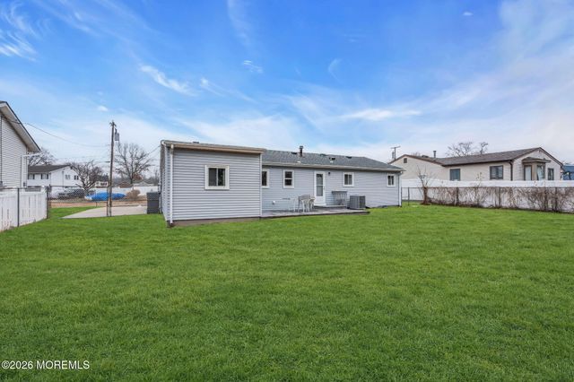 1425 Nevada Drive, Toms River, NJ 08753