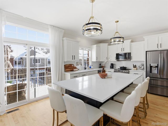 6073 Windemere Lane, Shelby Charter Township, MI 48316