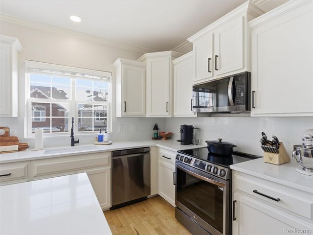 6073 Windemere Lane, Shelby Charter Township, MI 48316