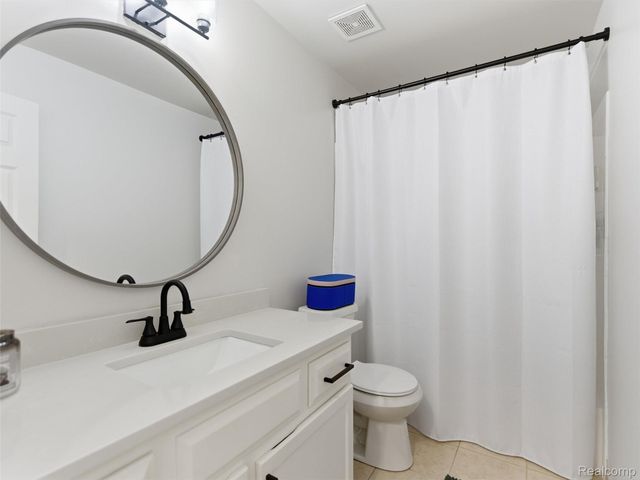 6073 Windemere Lane, Shelby Charter Township, MI 48316