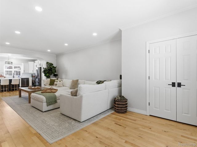 6073 Windemere Lane, Shelby Charter Township, MI 48316