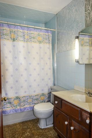 240 Gates Pond Rd, Berlin, MA 01503