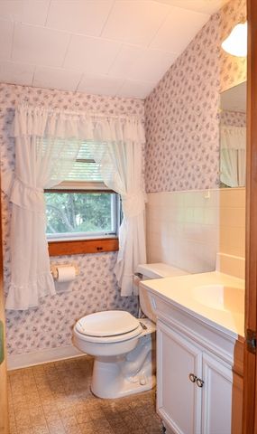 240 Gates Pond Rd, Berlin, MA 01503