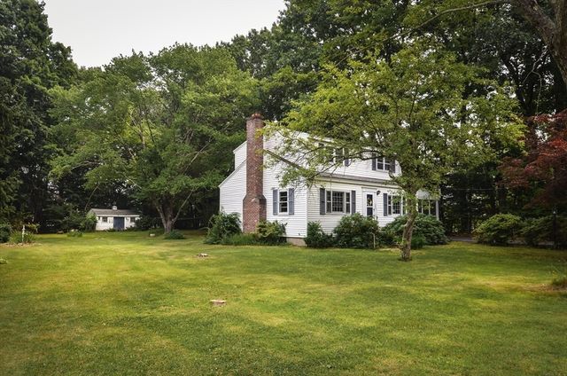 240 Gates Pond Rd, Berlin, MA 01503