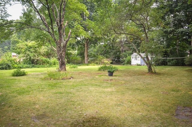 240 Gates Pond Rd, Berlin, MA 01503