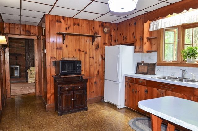 240 Gates Pond Rd, Berlin, MA 01503