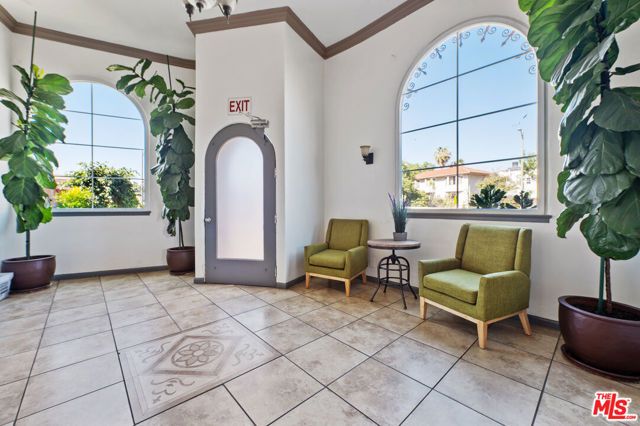 5320 W Olympic Boulevard 10, Los Angeles, CA 90036