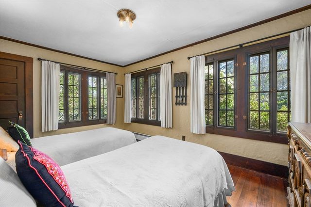 74 Lakeview Dr, Barnstable, MA 02632
