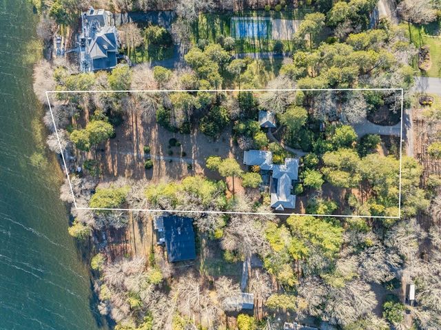 74 Lakeview Dr, Barnstable, MA 02632