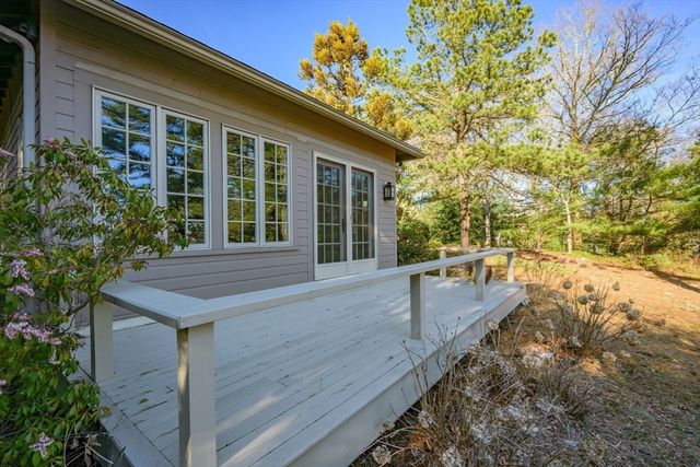74 Lakeview Dr, Barnstable, MA 02632