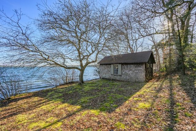 74 Lakeview Dr, Barnstable, MA 02632