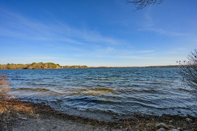 74 Lakeview Dr, Barnstable, MA 02632