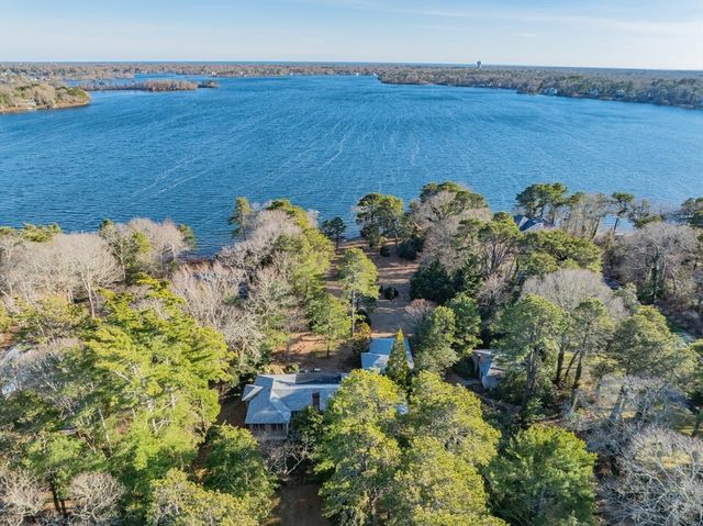 74 Lakeview Dr, Barnstable, MA 02632