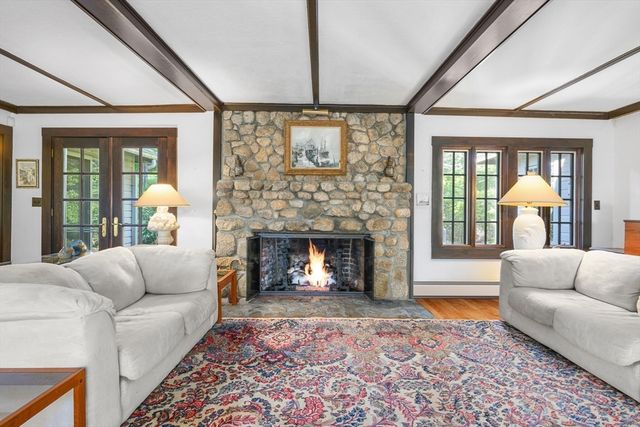 74 Lakeview Dr, Barnstable, MA 02632