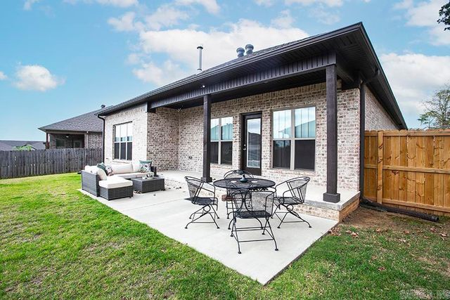 16 Luke Court, Maumelle, AR 72113