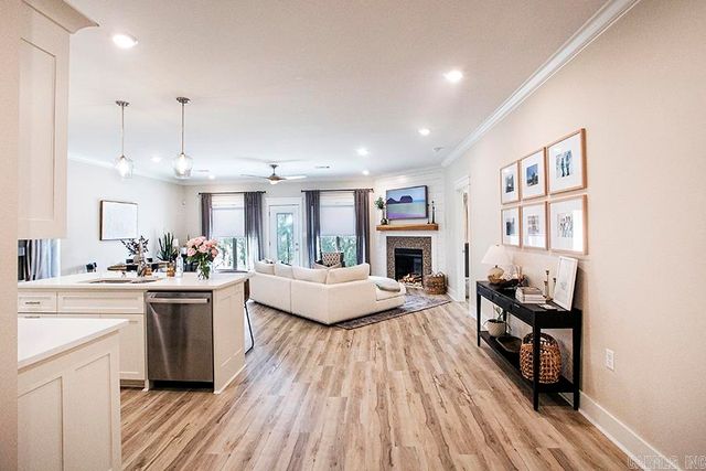 16 Luke Court, Maumelle, AR 72113