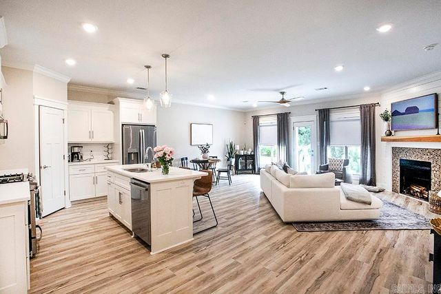 16 Luke Court, Maumelle, AR 72113