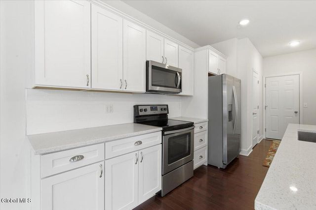 86 Lona Lane, East Greenbush, NY 12144