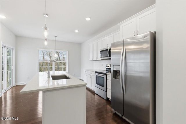 86 Lona Lane, East Greenbush, NY 12144