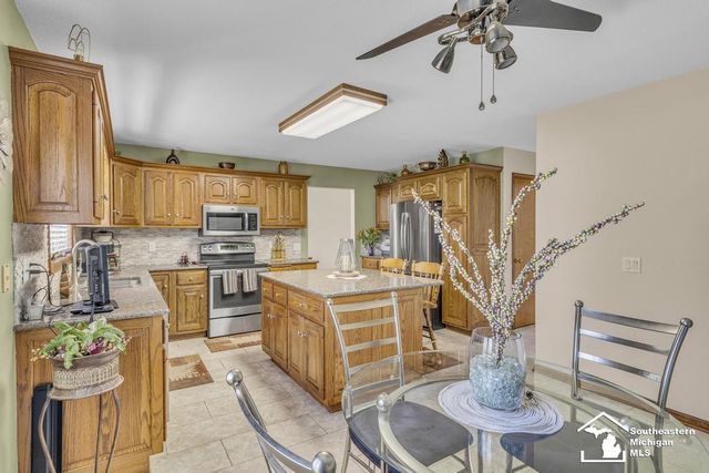 11662 Wells Road, Petersburg, MI 49270