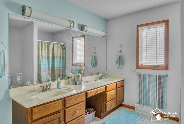 11662 Wells Road, Petersburg, MI 49270