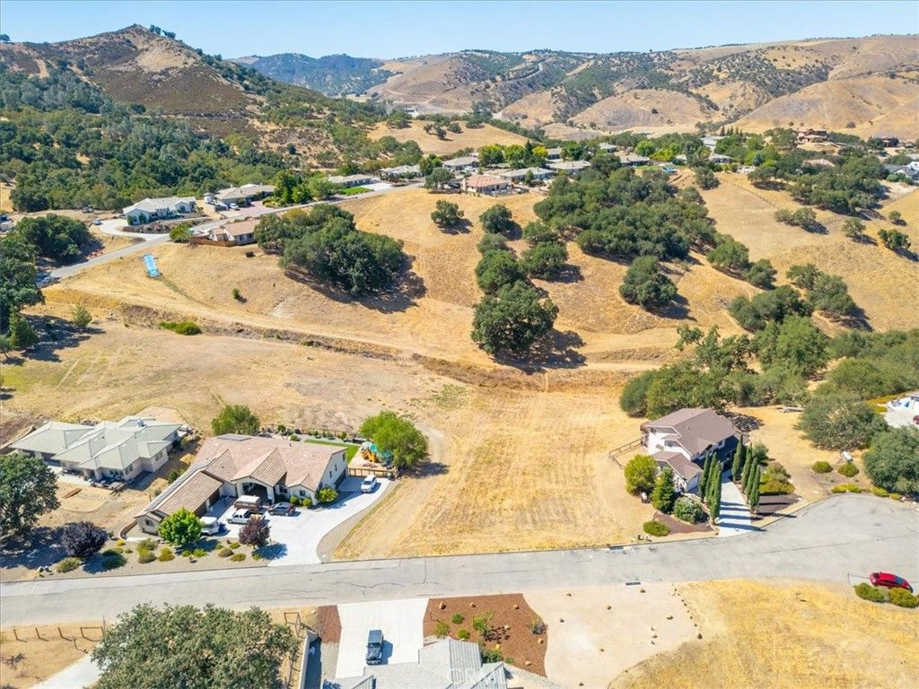 Image 11 of property listing at 9850 Bluegill Drive, Paso Robles, CA 93446