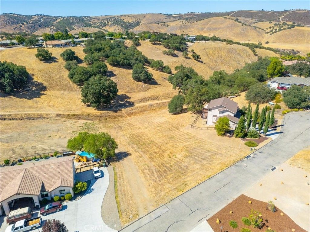 Image 16 of property listing at 9850 Bluegill Drive, Paso Robles, CA 93446
