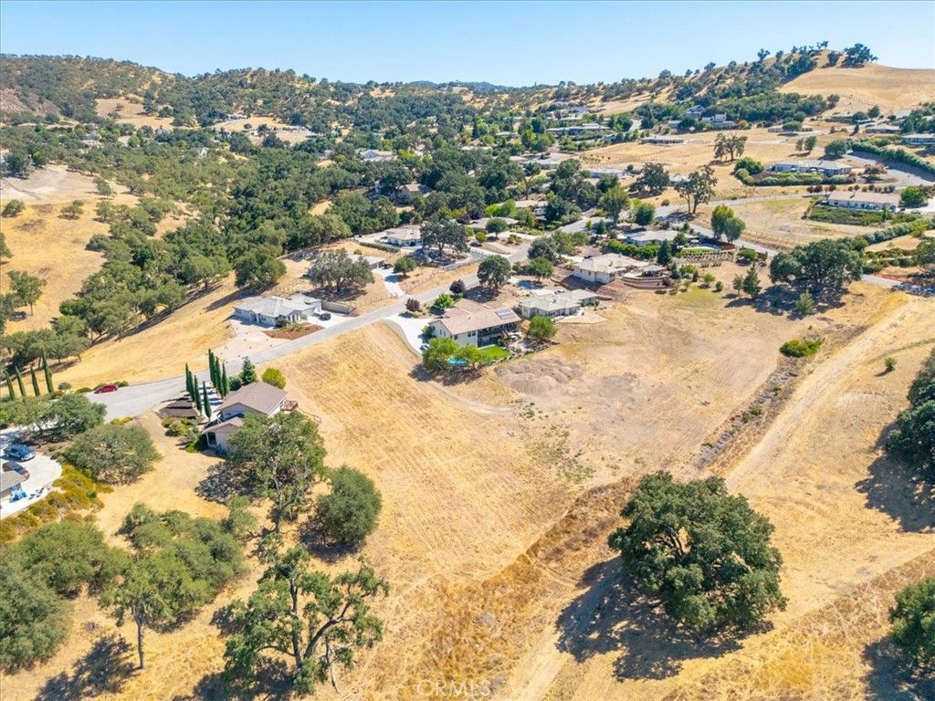 Image 5 of property listing at 9850 Bluegill Drive, Paso Robles, CA 93446