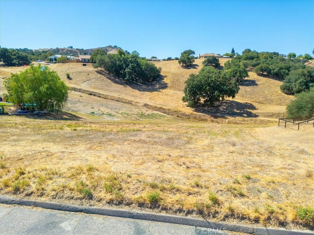 Image 8 of property listing at 9850 Bluegill Drive, Paso Robles, CA 93446