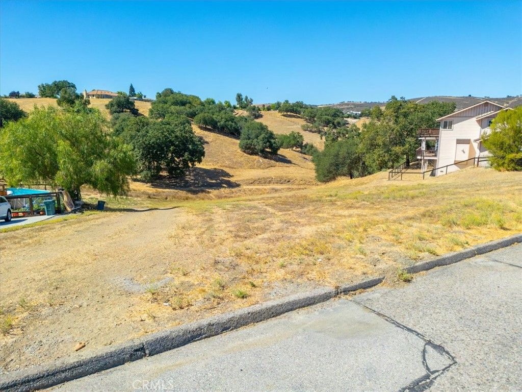 Image 9 of property listing at 9850 Bluegill Drive, Paso Robles, CA 93446